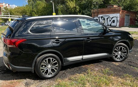 Mitsubishi Outlander III рестайлинг 3, 2017 год, 2 700 000 рублей, 5 фотография