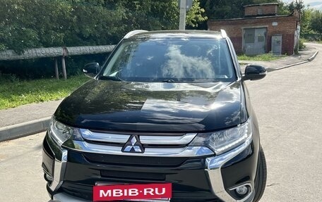 Mitsubishi Outlander III рестайлинг 3, 2017 год, 2 700 000 рублей, 4 фотография