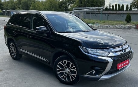 Mitsubishi Outlander III рестайлинг 3, 2017 год, 2 700 000 рублей, 3 фотография