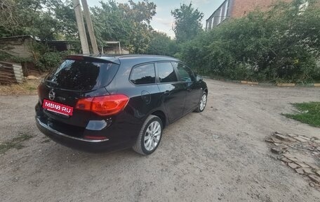 Opel Astra J, 2013 год, 840 000 рублей, 2 фотография