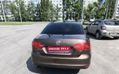 Volkswagen Jetta VI, 2011 год, 740 000 рублей, 3 фотография