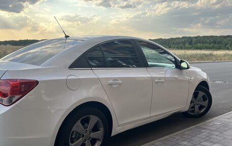 Chevrolet Cruze II, 2010 год, 670 000 рублей, 3 фотография