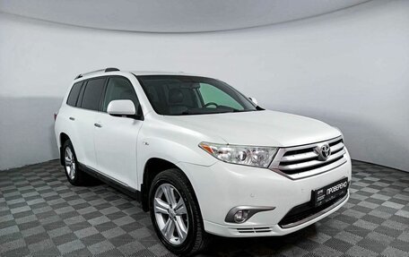 Toyota Highlander III, 2013 год, 2 535 000 рублей, 2 фотография