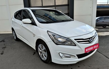 Hyundai Solaris II рестайлинг, 2015 год, 1 000 000 рублей, 2 фотография