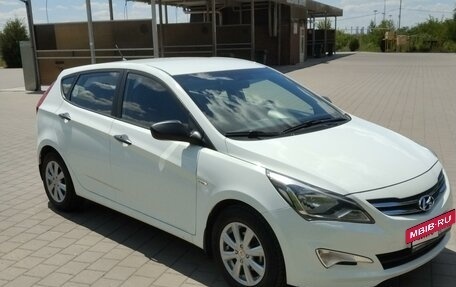 Hyundai Solaris II рестайлинг, 2014 год, 820 000 рублей, 2 фотография