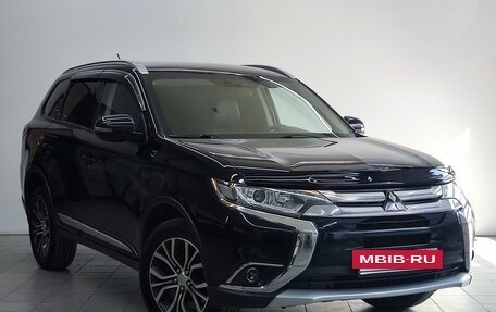 Mitsubishi Outlander III рестайлинг 3, 2015 год, 2 130 000 рублей, 2 фотография