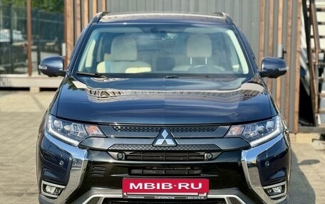 Mitsubishi Outlander III рестайлинг 3, 2021 год, 3 100 000 рублей, 3 фотография