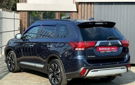 Mitsubishi Outlander III рестайлинг 3, 2021 год, 3 100 000 рублей, 7 фотография