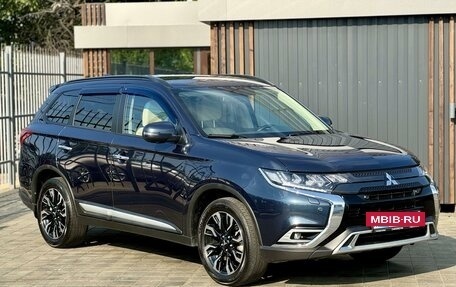 Mitsubishi Outlander III рестайлинг 3, 2021 год, 3 100 000 рублей, 4 фотография