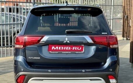 Mitsubishi Outlander III рестайлинг 3, 2021 год, 3 100 000 рублей, 6 фотография