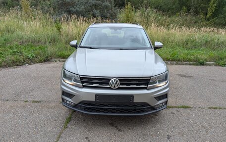 Volkswagen Tiguan II, 2018 год, 2 300 000 рублей, 2 фотография