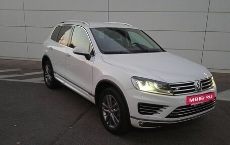 Volkswagen Touareg III, 2017 год, 3 590 000 рублей, 2 фотография