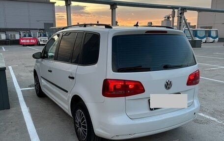 Volkswagen Touran III, 2014 год, 900 000 рублей, 3 фотография