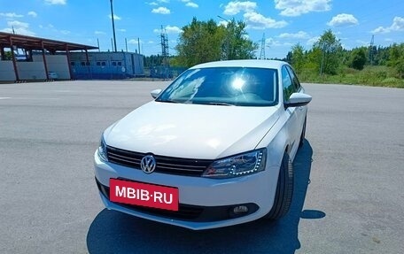 Volkswagen Jetta VI, 2013 год, 1 400 000 рублей, 2 фотография