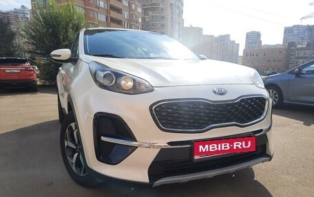 KIA Sportage IV рестайлинг, 2020 год, 2 900 000 рублей, 2 фотография