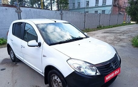 Renault Sandero I, 2012 год, 670 000 рублей, 3 фотография