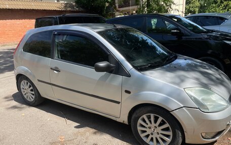 Ford Fiesta, 2004 год, 310 000 рублей, 2 фотография