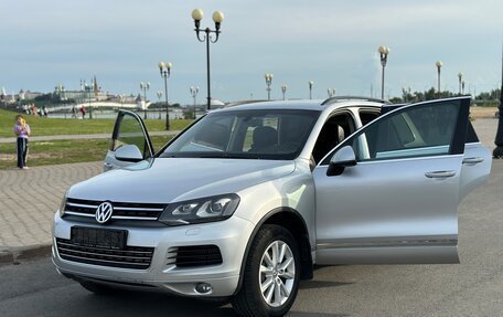 Volkswagen Touareg III, 2011 год, 1 980 000 рублей, 2 фотография