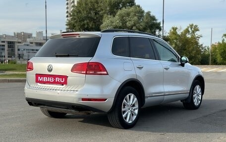 Volkswagen Touareg III, 2011 год, 1 980 000 рублей, 6 фотография