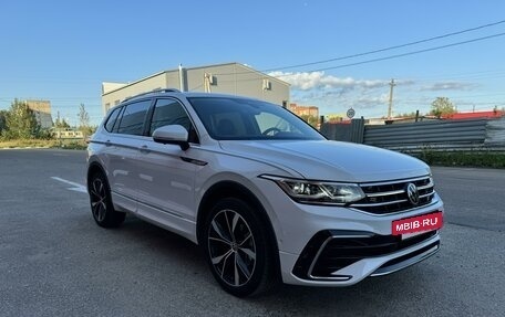 Volkswagen Tiguan II, 2023 год, 4 600 000 рублей, 2 фотография