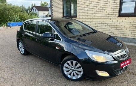 Opel Astra J, 2011 год, 755 000 рублей, 2 фотография