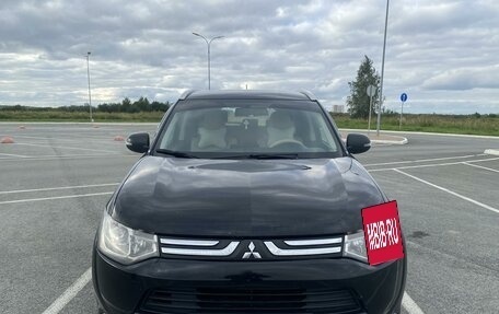 Mitsubishi Outlander III рестайлинг 3, 2012 год, 1 540 000 рублей, 2 фотография