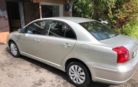 Toyota Avensis III рестайлинг, 2005 год, 730 000 рублей, 2 фотография