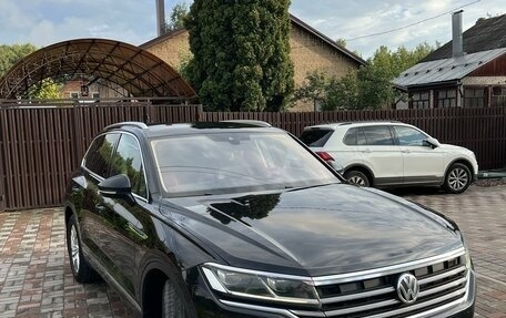 Volkswagen Touareg III, 2018 год, 3 750 000 рублей, 2 фотография