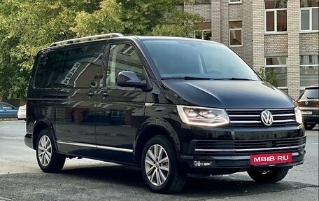 Volkswagen Multivan T6 рестайлинг, 2018 год, 4 300 000 рублей, 3 фотография