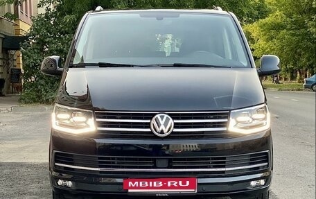 Volkswagen Multivan T6 рестайлинг, 2018 год, 4 300 000 рублей, 2 фотография