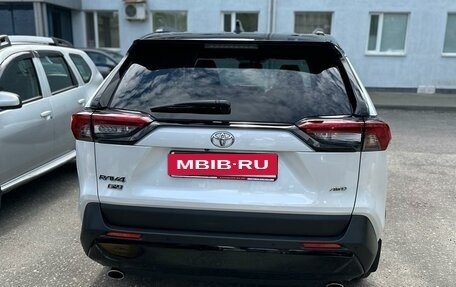 Toyota RAV4, 2020 год, 3 950 000 рублей, 2 фотография