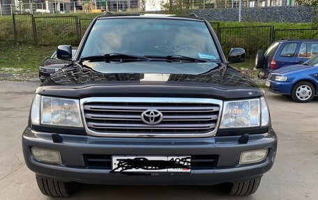 Toyota Land Cruiser 100 рестайлинг 2, 2004 год, 1 950 000 рублей, 1 фотография