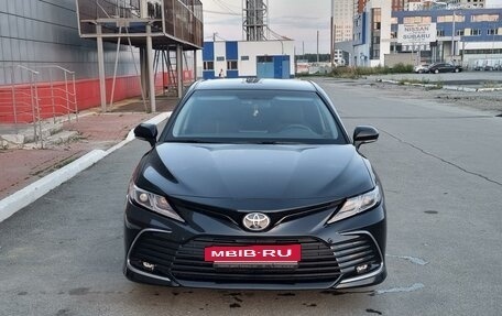 Toyota Camry, 2021 год, 3 620 000 рублей, 2 фотография