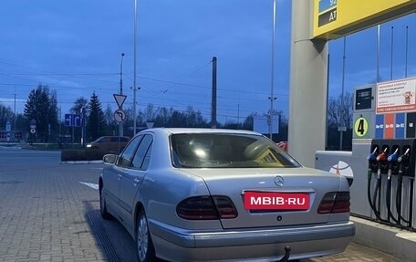 Mercedes-Benz E-Класс, 1997 год, 635 000 рублей, 1 фотография