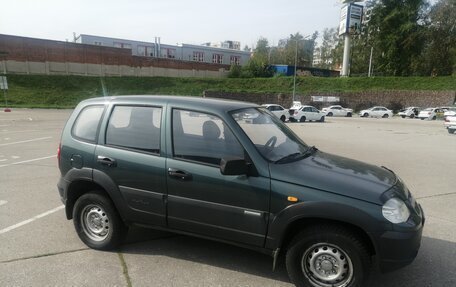 Chevrolet Niva I рестайлинг, 2010 год, 570 000 рублей, 3 фотография