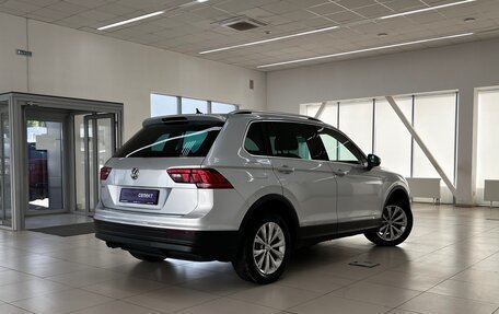 Volkswagen Tiguan II, 2018 год, 2 535 000 рублей, 2 фотография