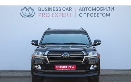 Toyota Land Cruiser 200, 2017 год, 5 990 000 рублей, 2 фотография