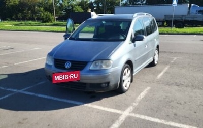 Volkswagen Touran III, 2004 год, 530 000 рублей, 1 фотография