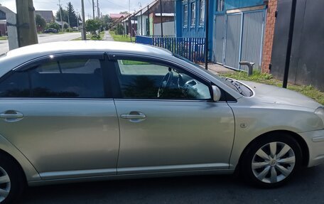 Toyota Avensis III рестайлинг, 2003 год, 800 000 рублей, 3 фотография