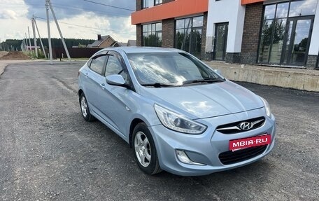 Hyundai Solaris II рестайлинг, 2013 год, 800 000 рублей, 2 фотография