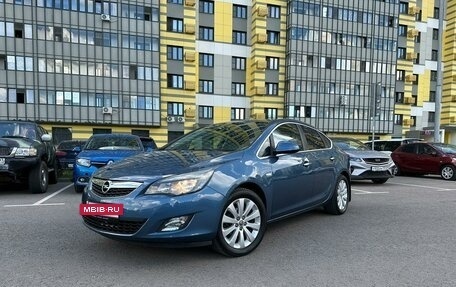 Opel Astra J, 2013 год, 1 050 000 рублей, 2 фотография