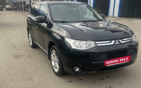 Mitsubishi Outlander III рестайлинг 3, 2012 год, 1 300 000 рублей, 2 фотография