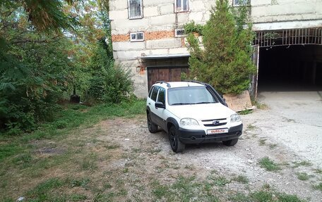 Chevrolet Niva I рестайлинг, 2017 год, 730 000 рублей, 2 фотография