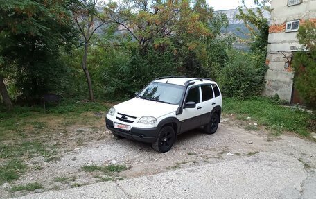 Chevrolet Niva I рестайлинг, 2017 год, 730 000 рублей, 3 фотография