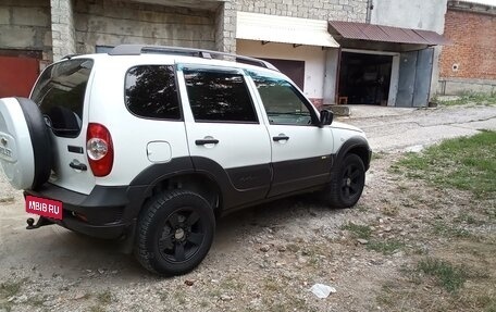 Chevrolet Niva I рестайлинг, 2017 год, 730 000 рублей, 5 фотография