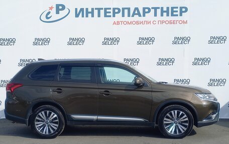 Mitsubishi Outlander III рестайлинг 3, 2019 год, 2 520 000 рублей, 4 фотография