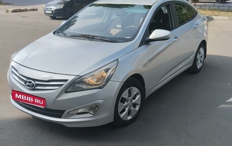 Hyundai Solaris II рестайлинг, 2014 год, 860 000 рублей, 2 фотография