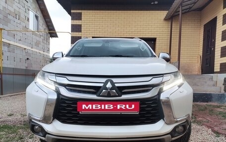 Mitsubishi Pajero Sport III рестайлинг, 2017 год, 3 130 000 рублей, 2 фотография