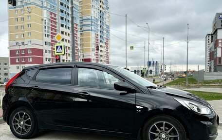 Hyundai Solaris II рестайлинг, 2013 год, 900 000 рублей, 2 фотография