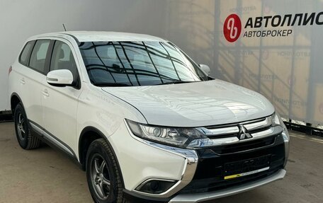 Mitsubishi Outlander III рестайлинг 3, 2016 год, 1 999 900 рублей, 6 фотография